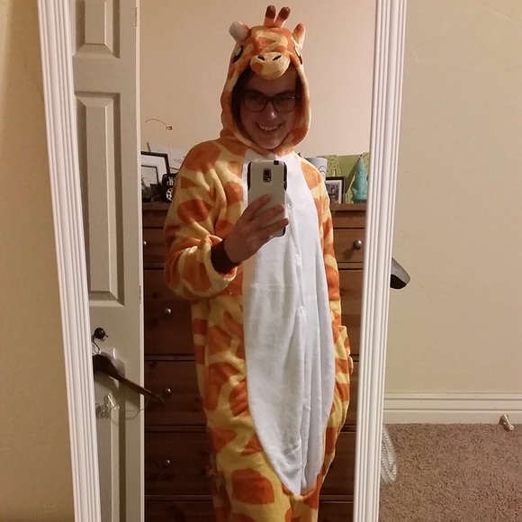 Meet your Posher, Monica - Picture 1 of 1